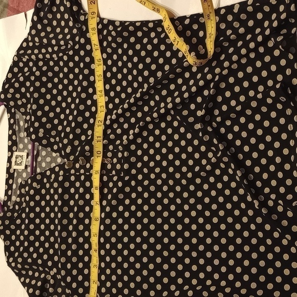 NWOT Anne Klein polka dot quarter button long sleeve blouse, size small - Picture 6 of 6